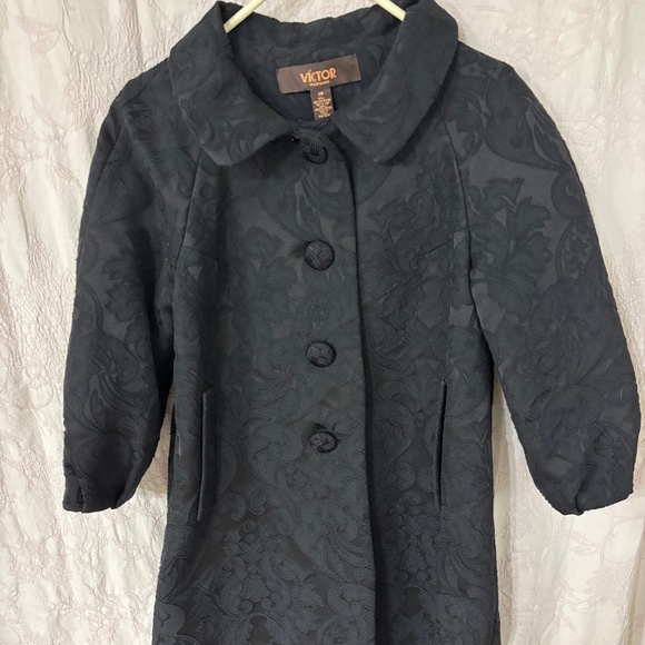 Victor Alfaro Woman’s Button Up Lined Floral Brocade Coat Black Size 4P - Picture 1 of 6